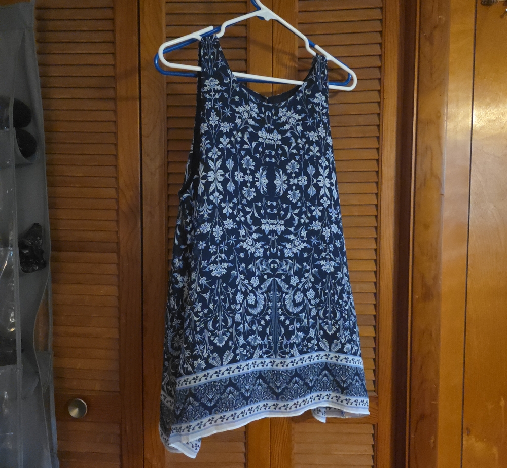 Max STUDIO Sleeveless Navy Blue Floral Print Women’s Top
